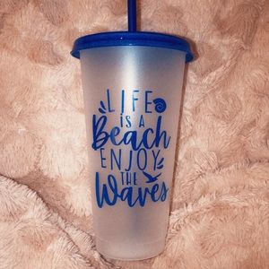 𝐁𝐄𝐀𝐂𝐇𝐘 𝐓𝐔𝐌𝐁𝐋𝐄𝐑 𝐂𝐔𝐏